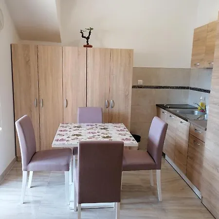 Iva Apartment Nova Varos